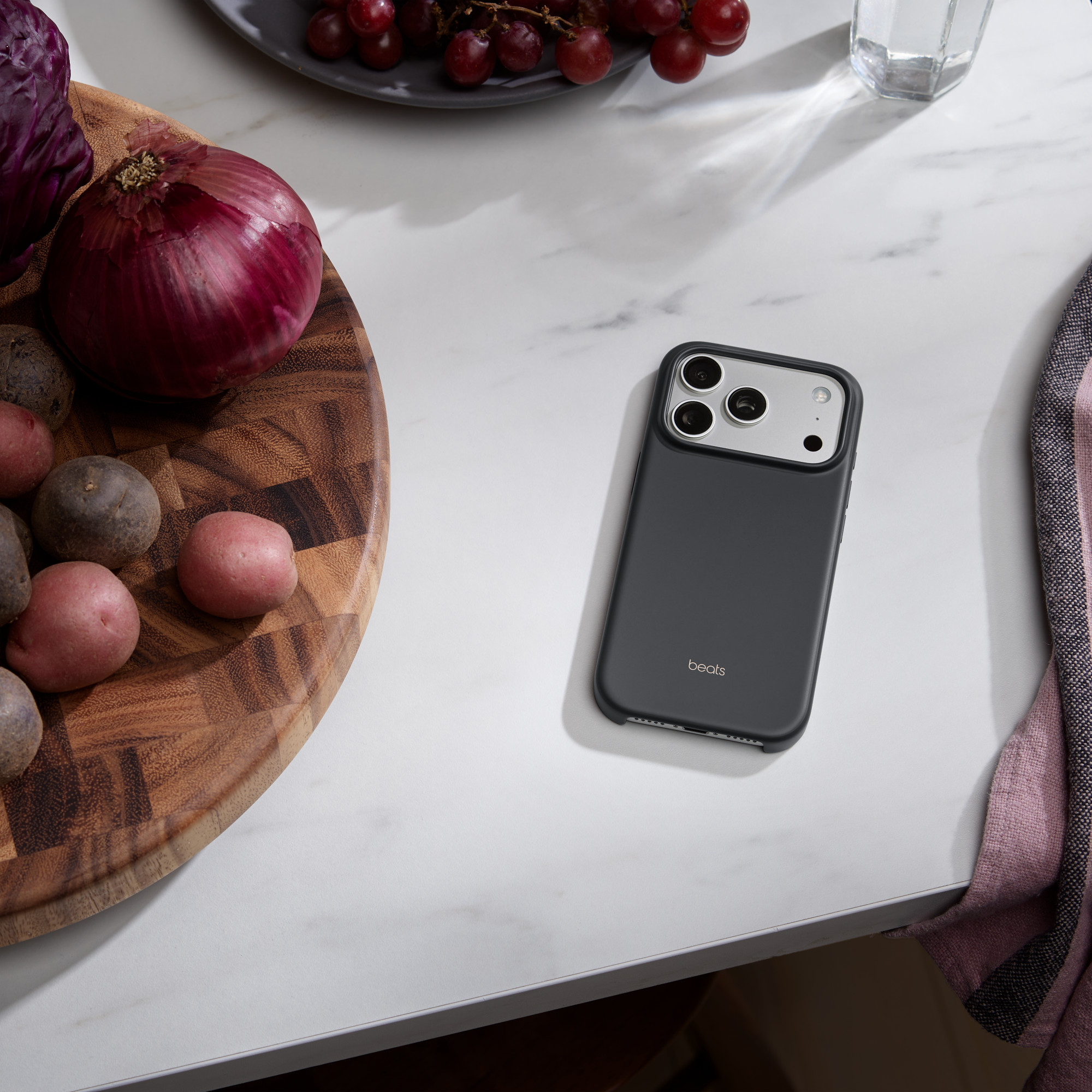 Beats iPhone 17 Pro Case with MagSafe and Camera Control – Granite Gray